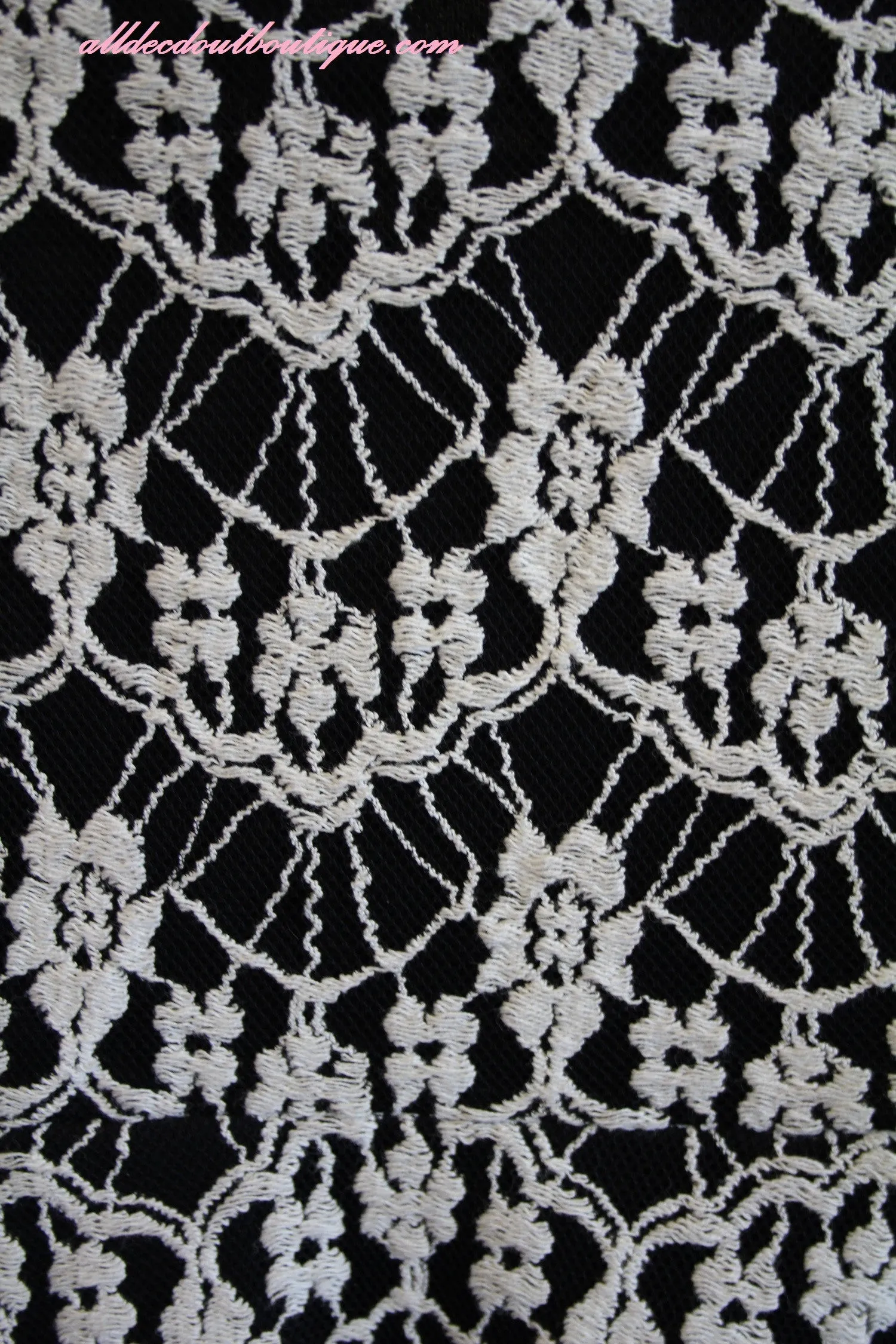 En Creme | Lace Dress Black & White Top